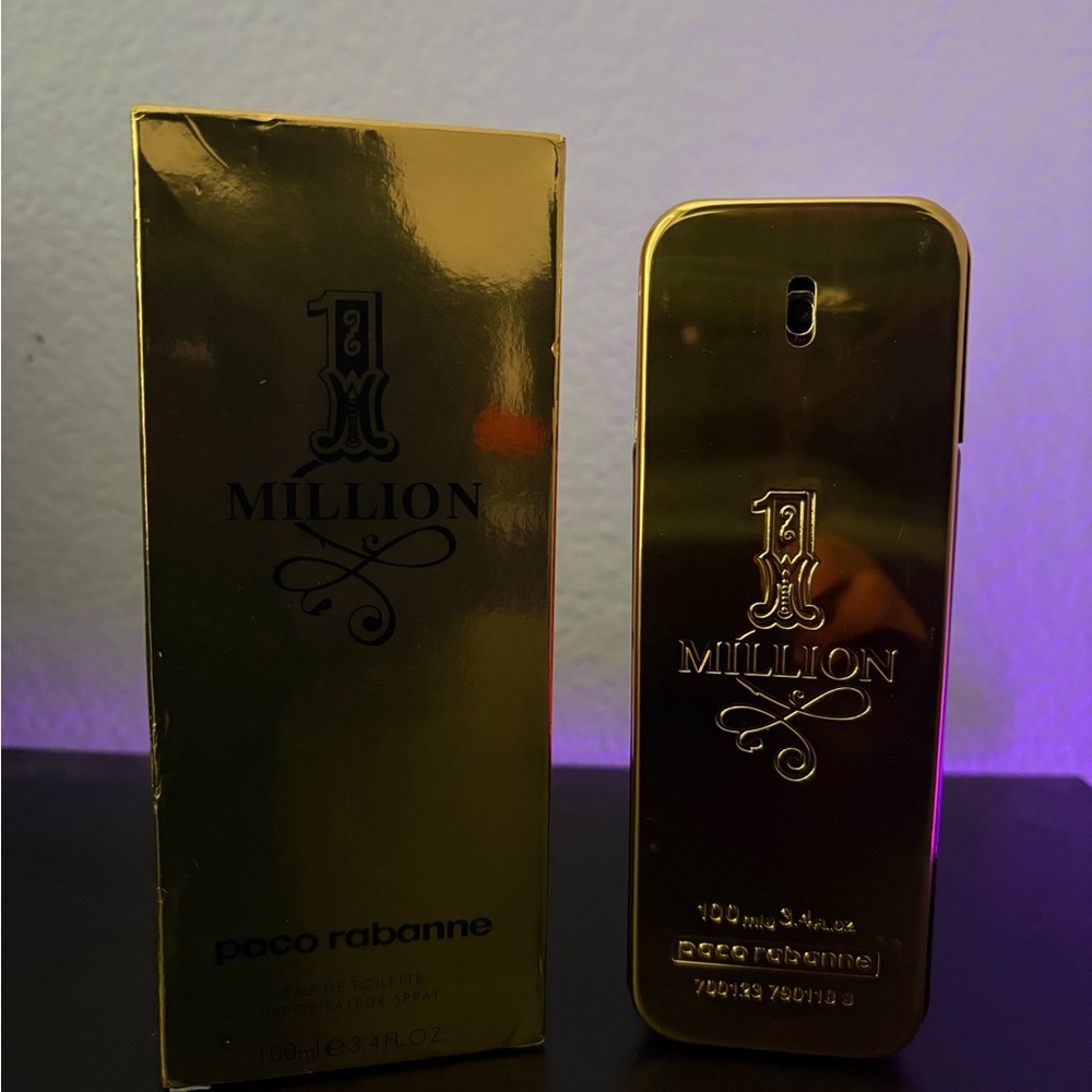 Paco Rabanne Gold Luxe Phone Accessory